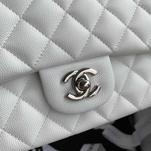 desc_chanel-classic-double-flap-bag_4