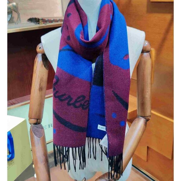 desc_burberry-mirrored-horse-cashmere-scarf_0