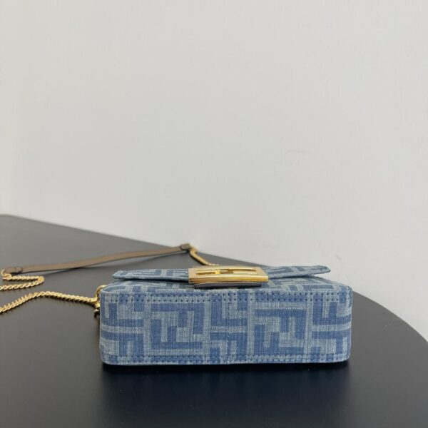 desc_fendi-baguette-mini-light-blue-ff-denim-fabric-bag_3