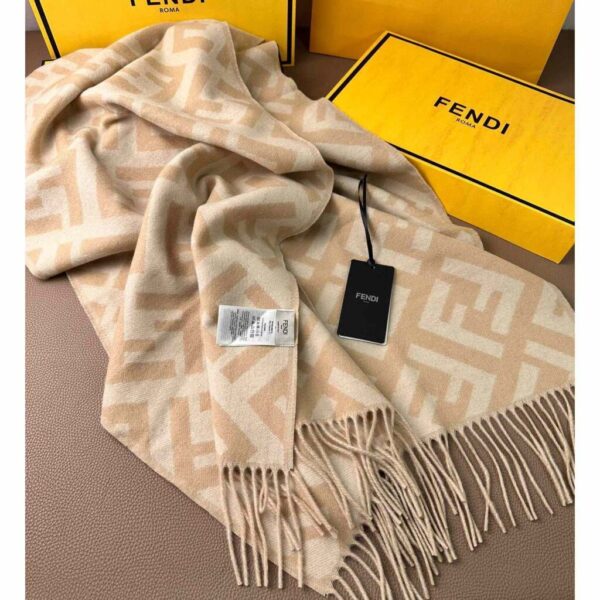 desc_fendi-brown-and-beige-wool-scarf_6