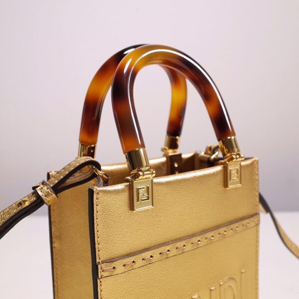 desc_fendi-mini-sunshine-shopper-bag-in-gold-laminated-leather-131865cm_2