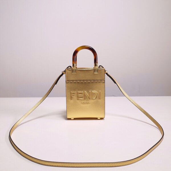 desc_fendi-mini-sunshine-shopper-bag-in-gold-laminated-leather-131865cm_7