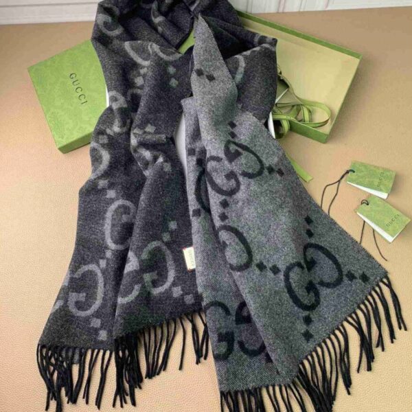 desc_gucci-gg-wool-jacquard-scarf_4