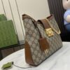 desc_gucci-padlock-gg-medium-shoulder-bag_8