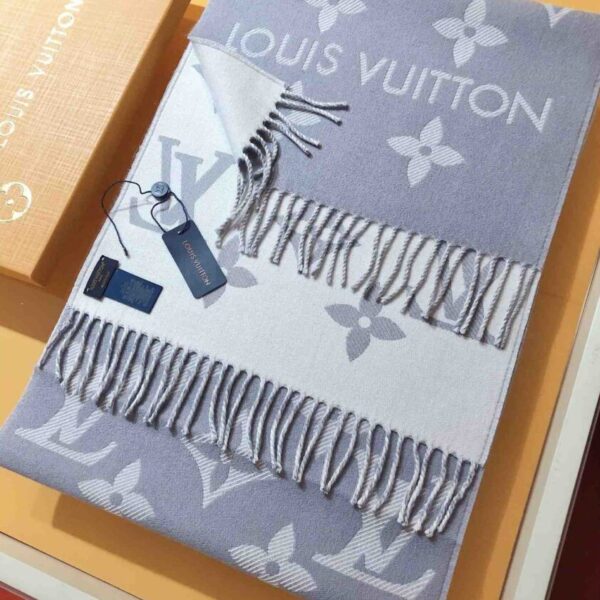 Louis Vuitton LV Essential Scarf