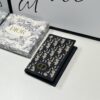 desc_dior-30-montaigne-passport-holder_0