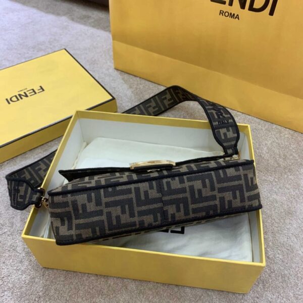 desc_fendi-baguette-jacquard-ff-fabric-bag_1