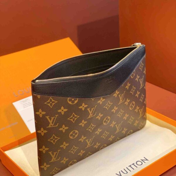 desc_louis-vuitton-daily-pouch-m62048_4