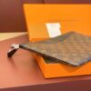 desc_louis-vuitton-daily-pouch-m62048_7