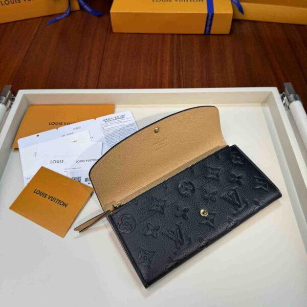 desc_louis-vuitton-emilie-wallet-m62369_6