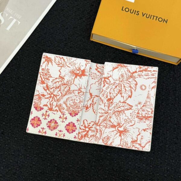 desc_louis-vuitton-passport-cover--m11457_3