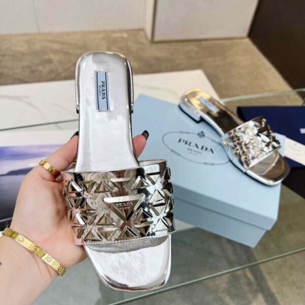 desc_prada-studded-metallic-leather-slides_5