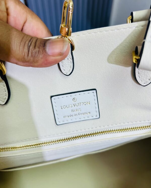 Louis Vuitton Cream Saffron Onthego MM Bag - Image 4
