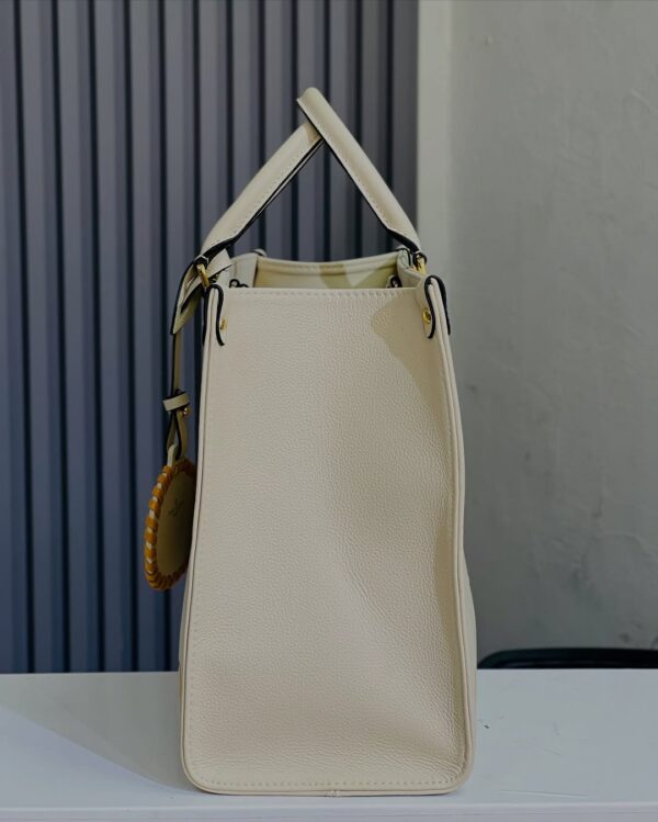 Louis Vuitton Cream Saffron Onthego MM Bag - Image 5