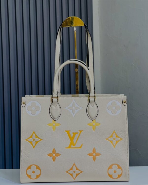 Louis Vuitton Cream Saffron Onthego MM Bag - Image 2