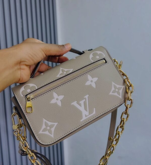Louis Vuitton Pochette Métis East West - Image 2