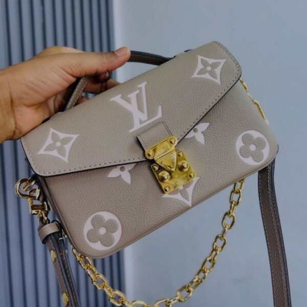 Louis Vuitton Pochette Métis East West