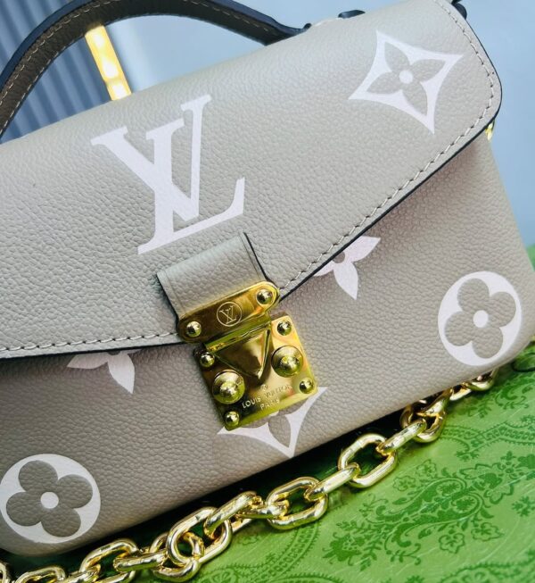 Louis Vuitton Pochette Métis East West - Image 3