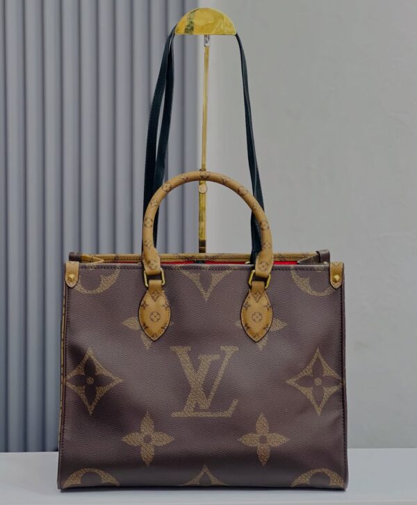 Louis Vuitton Classic Monogram OnTheGo MM Tote bag - Image 2