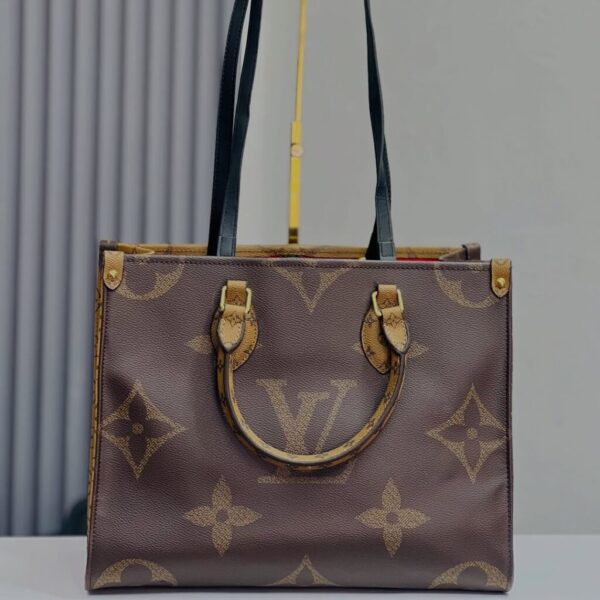 Louis Vuitton Classic Monogram OnTheGo MM Tote bag