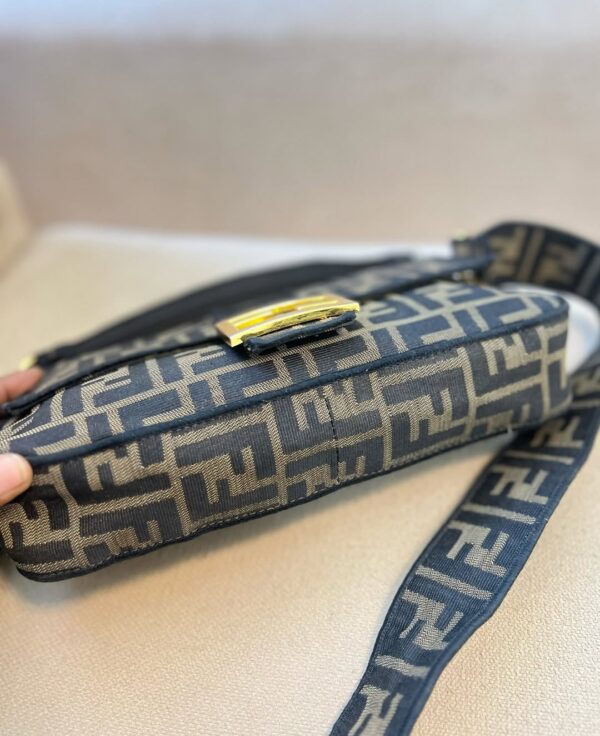 Fendi Baguette Jacquard FF fabric bag - Image 4