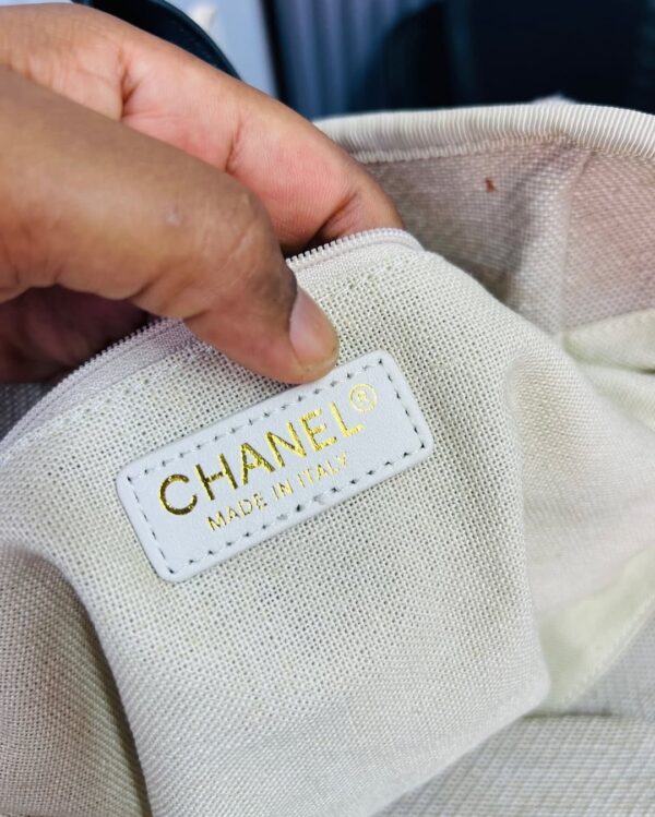 Chanel Medium Deauville tote bag - Image 4