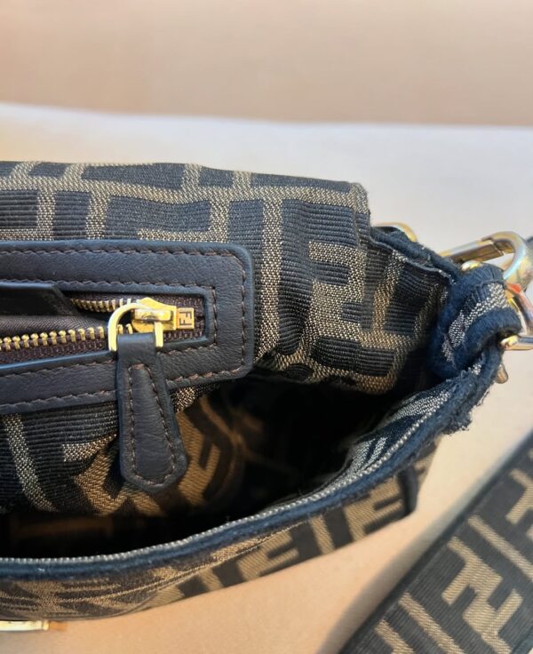 Fendi Baguette Jacquard FF fabric bag - Image 8