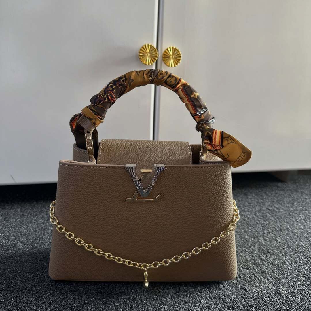 Louis Vuitton Capucines MM