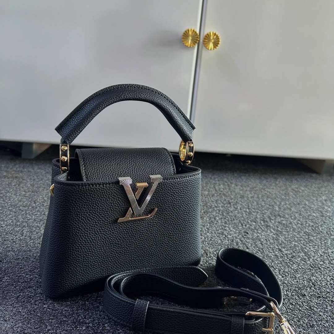 Louis Vuitton Capucines Mini in Black Taurillon leather