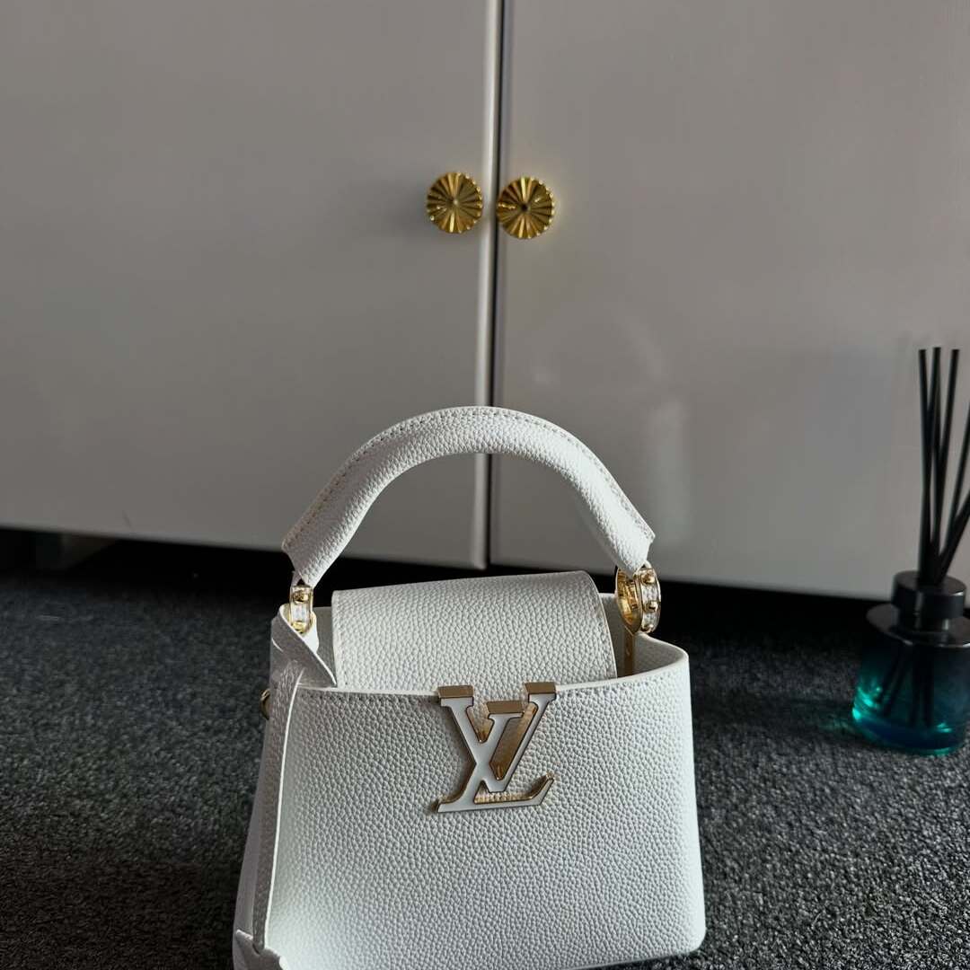 Louis Vuitton Capucines Mini